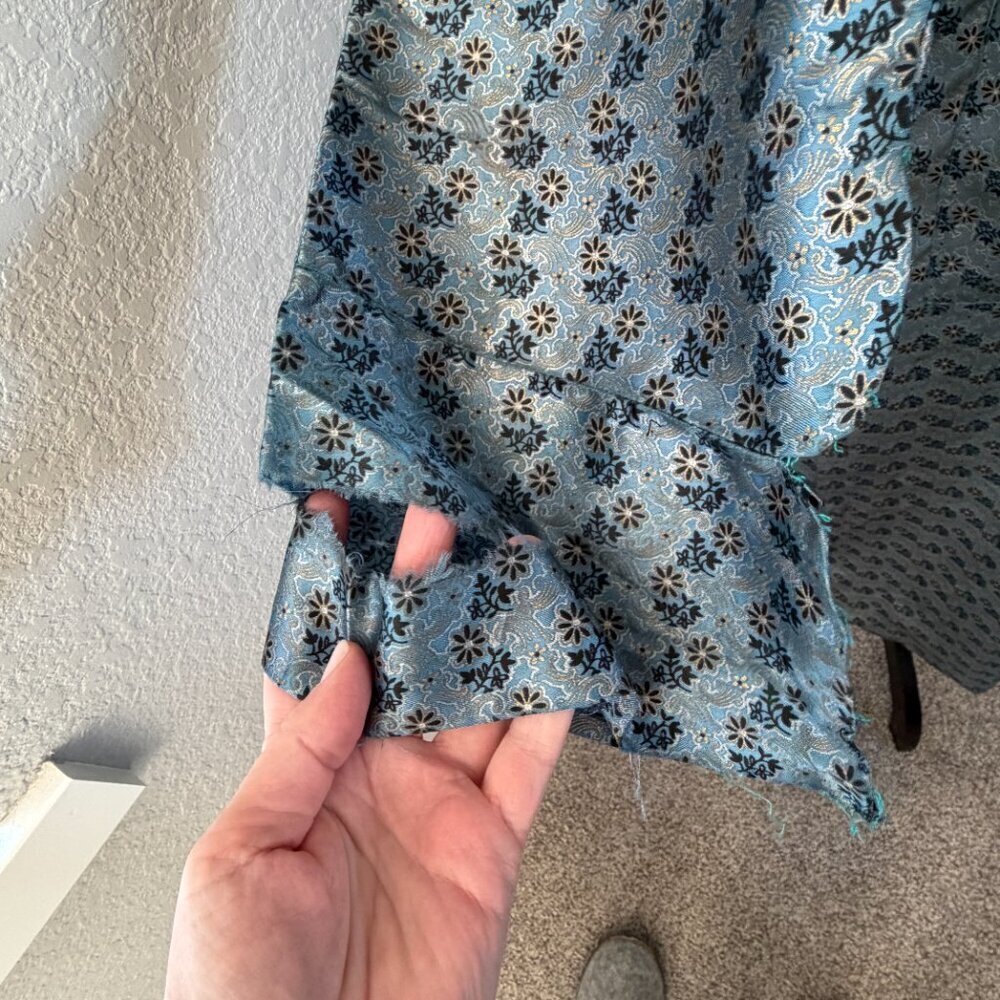 VINTAGE 60s Satin Brocade Robe Duster Housecoat Blue Floral OS - Picture 15 of 16